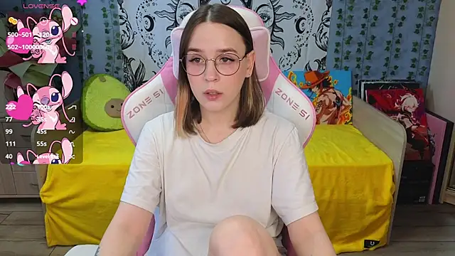 Snapshot of Sweet_frosti chatting on February 25, 2:14 am Sweet frosti online show from February 25, 2:14 am