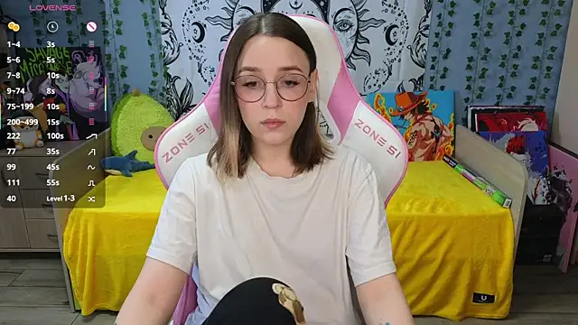 Snapshot of Sweet_frosti chatting on March 14, 2:31 am Sweet frosti online show from March 14, 2:31 am
