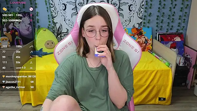 Snapshot of Sweet_frosti chatting on March 18, 4:58 am Sweet frosti online show from March 18, 4:58 am