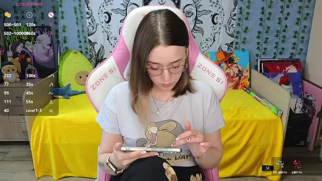 Snapshot of Sweet_frosti chatting on March 19, 2:37 am Sweet frosti online show from March 19, 2:37 am