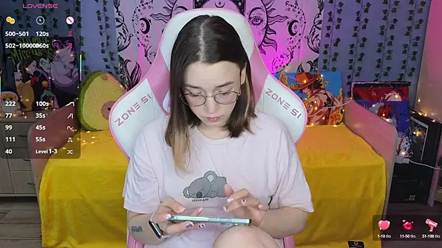 Snapshot of Sweet_frosti chatting on March 23, 2:26 am Sweet frosti online show from March 23, 2:26 am