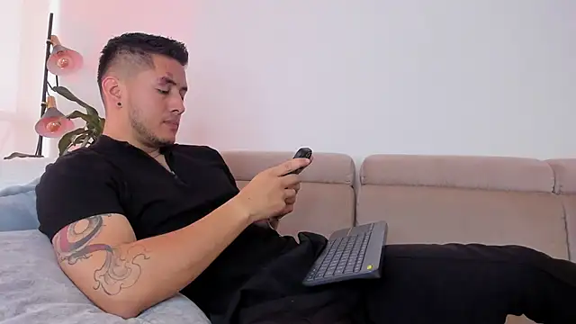 Chriskyle  online show from December 4, 1:20 pm