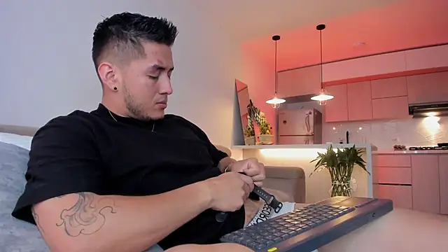 Chriskyle  online show from December 5, 1:28 pm