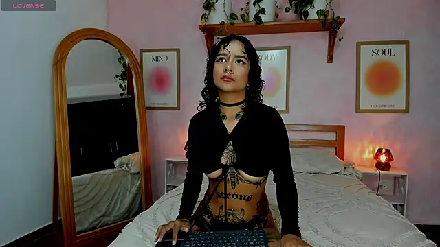 AliceBanks online show from September 16, 11:11 am