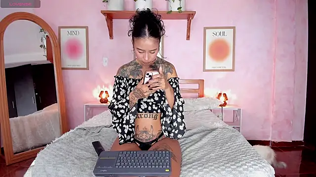 AliceBanks online show from October 14, 11:22 am