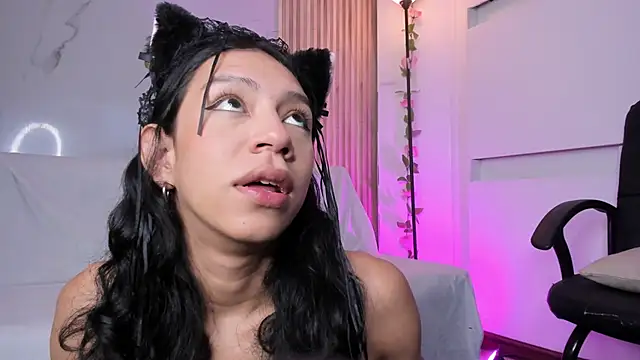 Snapshot of AdammClark1 chatting on February 13, 8:34 pm AdammClark1 online show from February 13, 8:34 pm