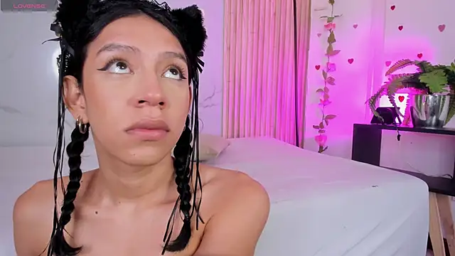 Snapshot of AdammClark1 chatting on March 20, 8:08 pm AdammClark1 online show from March 20, 8:08 pm