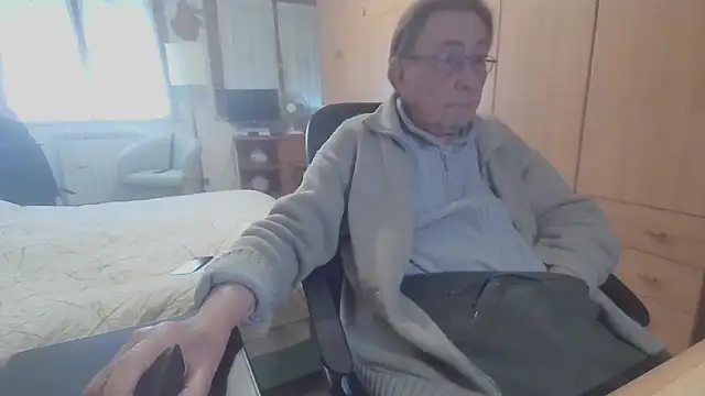 papillonhotofficial online show from March 3, 9:55 am