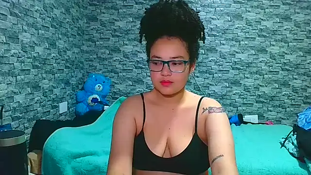 vanellope12 online show from March 25, 5:57 am