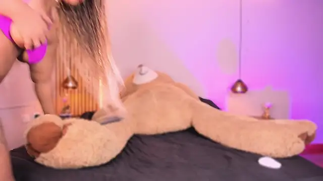 mary kisses online show from October 18, 9:15 pm