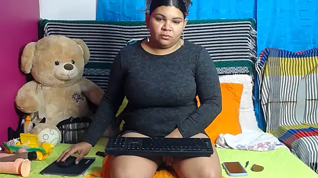 karolhot916 online show from February 13, 11:15 pm