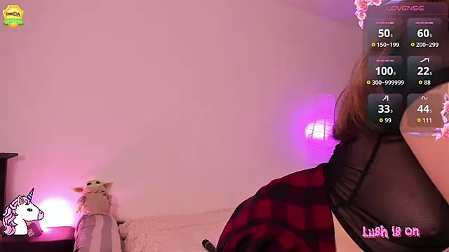 EvaUniporn online show from October 14, 2:40 pm