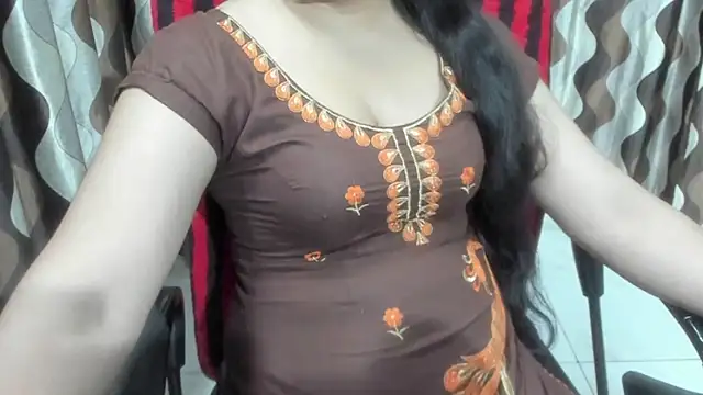 Snapshot of Kaur_Jannat chatting on May 8, 6:24 pm Kaur Jannat online show from May 8, 6:24 pm