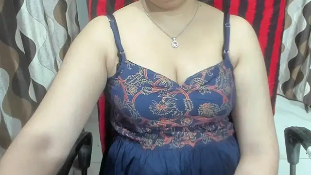 Snapshot of Kaur_Jannat chatting on May 13, 6:27 pm Kaur Jannat online show from May 13, 6:27 pm
