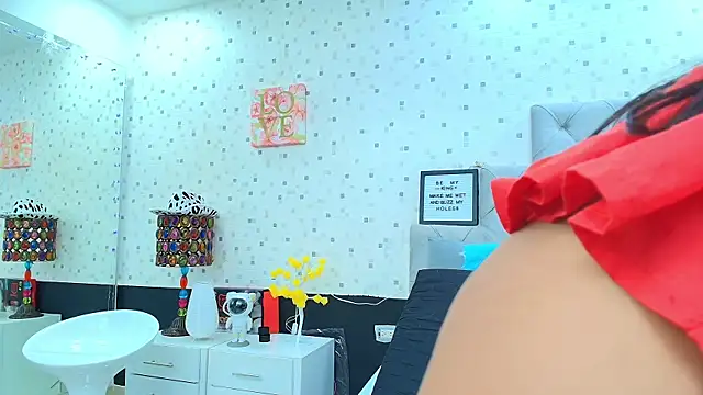 JulietaReyess online show from February 10, 2:48 pm