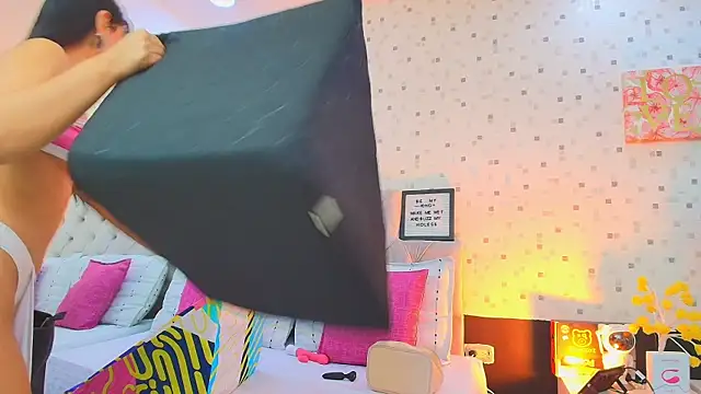 JulietaReyess online show from October 2, 11:50 am