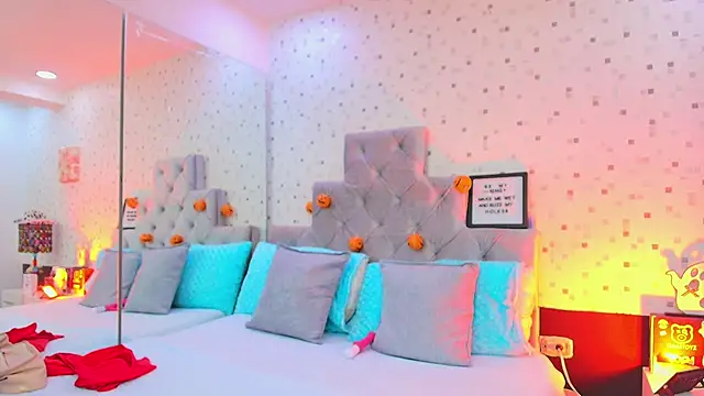 JulietaReyess online show from October 18, 11:55 am