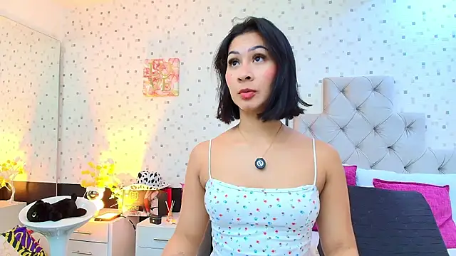 JulietaReyess online show from April 21, 11:49 am