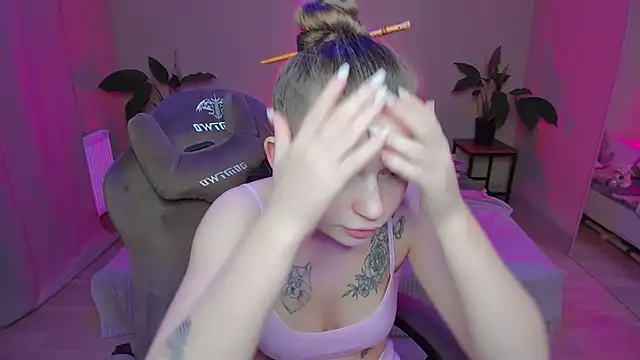 HelloRoxy online show from December 14, 9:13 pm