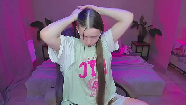 HelloRoxy online show from December 18, 6:25 pm