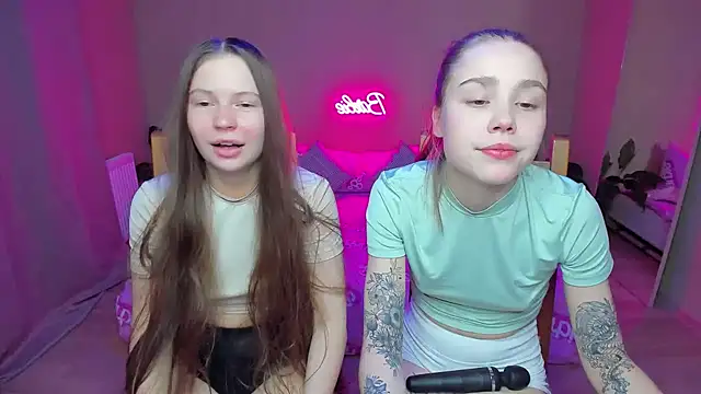 HelloRoxy online show from January 17, 5:30 pm