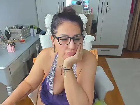 Snapshot of karenncougar chatting on February 8, 5:50 pm karenncougar online show from February 8, 5:50 pm