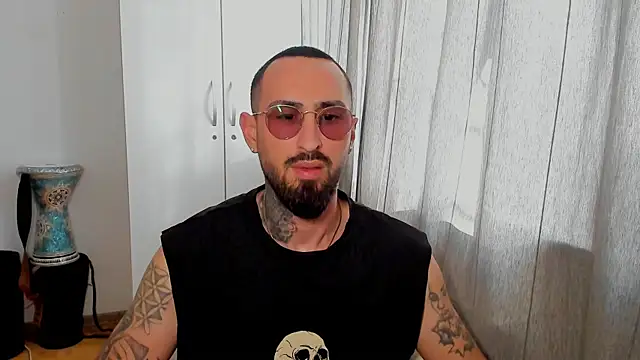 Snapshot of Baddfuckerr chatting on January 20, 12:07 pm Baddfuckerr online show from January 20, 12:07 pm