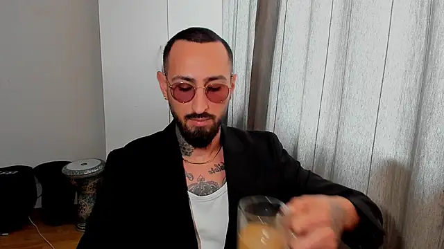 Snapshot of Baddfuckerr chatting on January 22, 12:06 pm Baddfuckerr online show from January 22, 12:06 pm