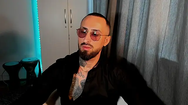 Snapshot of Baddfuckerr chatting on February 3, 8:46 am Baddfuckerr online show from February 3, 8:46 am