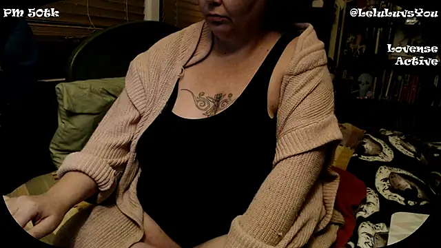 Snapshot of LeluLuvsYou chatting on December 14, 8:13 am LeluLuvsYou online show from December 14, 8:13 am