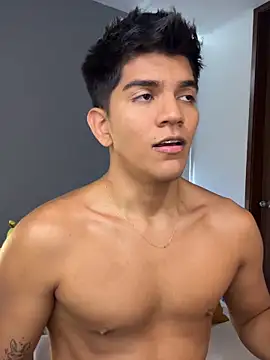 santiago 01 online show from March 9, 9:30 pm