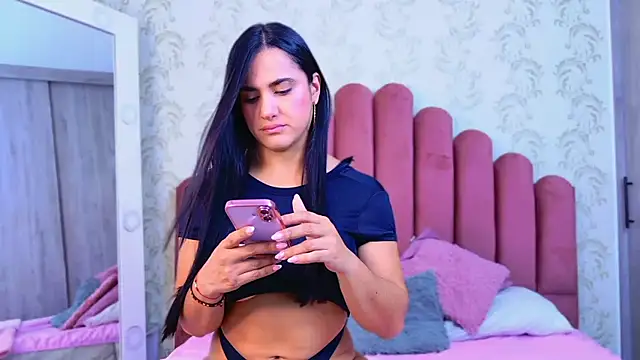 Snapshot of Bella_Fior chatting on November 28, 12:02 am Bella Fior online show from November 28, 12:02 am