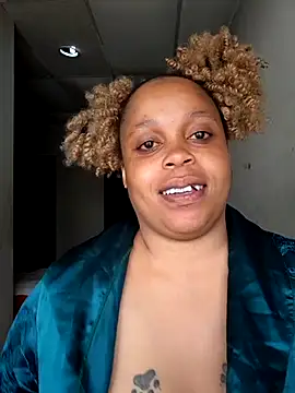 THESHORTQUEEN online show from November 4, 8:35 am