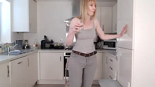 Snapshot of British_Goddess_Anna chatting on July 4, 8:09 am British Goddess Anna online show from July 4, 8:09 am