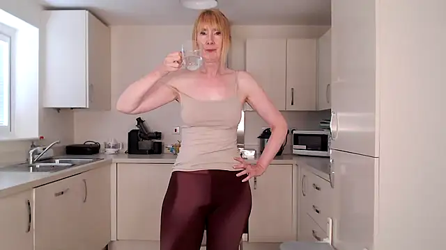 Snapshot of British_Goddess_Anna chatting on August 1, 8:24 am British Goddess Anna online show from August 1, 8:24 am
