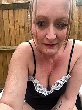 HoneyBluex online show from March 23, 9:35 am