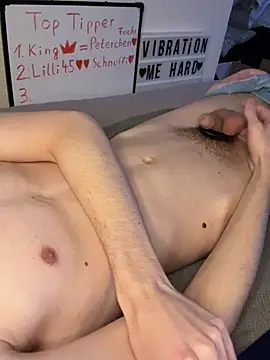 Snapshot of secret_dream415 chatting on December 17, 8:10 pm secret dream415 online show from December 17, 8:10 pm