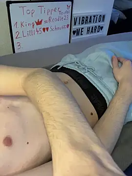 Snapshot of secret_dream415 chatting on January 23, 8:13 pm secret dream415 online show from January 23, 8:13 pm