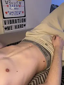 Snapshot of secret_dream415 chatting on February 11, 7:38 pm secret dream415 online show from February 11, 7:38 pm