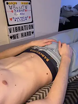 Snapshot of secret_dream415 chatting on February 19, 7:27 pm secret dream415 online show from February 19, 7:27 pm