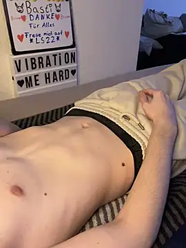 Snapshot of secret_dream415 chatting on February 24, 7:52 pm secret dream415 online show from February 24, 7:52 pm