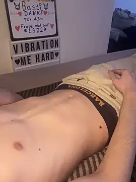 Snapshot of secret_dream415 chatting on March 3, 7:49 pm secret dream415 online show from March 3, 7:49 pm