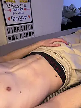 Snapshot of secret_dream415 chatting on March 12, 2:34 pm secret dream415 online show from March 12, 2:34 pm