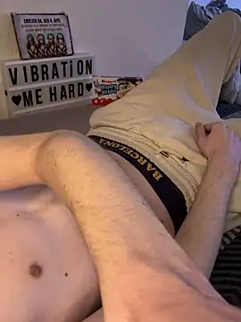 Snapshot of secret_dream415 chatting on March 19, 7:49 pm secret dream415 online show from March 19, 7:49 pm