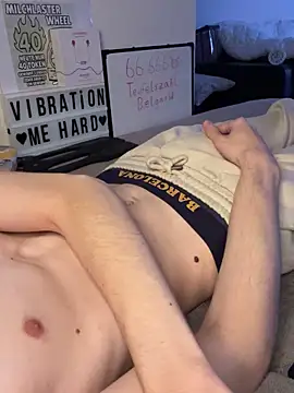 Snapshot of secret_dream415 chatting on September 10, 7:03 pm secret dream415 online show from September 10, 7:03 pm