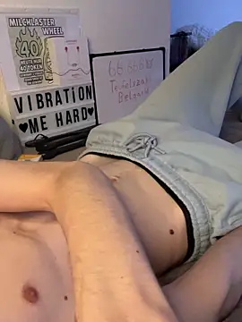 Snapshot of secret_dream415 chatting on September 24, 6:44 pm secret dream415 online show from September 24, 6:44 pm