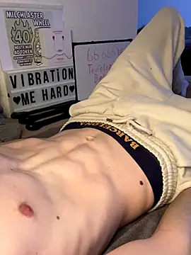 Snapshot of secret_dream415 chatting on October 14, 7:25 pm secret dream415 online show from October 14, 7:25 pm