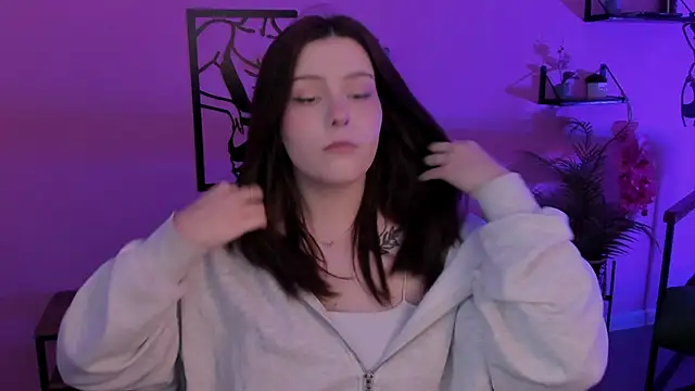 CoralineKeyns online show from December 17, 5:18 am