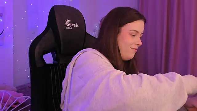 CoralineKeyns online show from February 4, 5:10 am