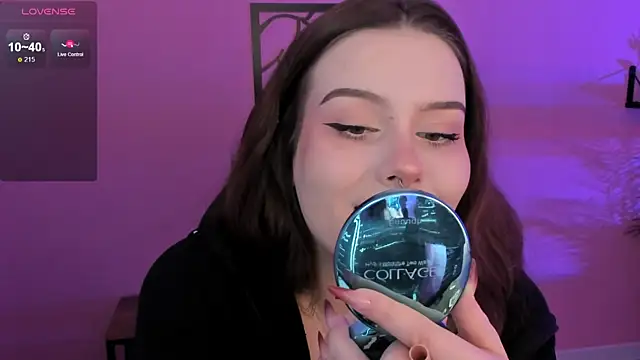 CoralineKeyns online show from February 18, 5:20 am